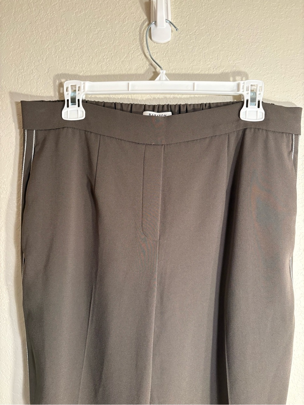Women’s Aritzia Babaton Olive Green Pull-On Cropped Trousers with Side Stripes - Picture 7 of 9